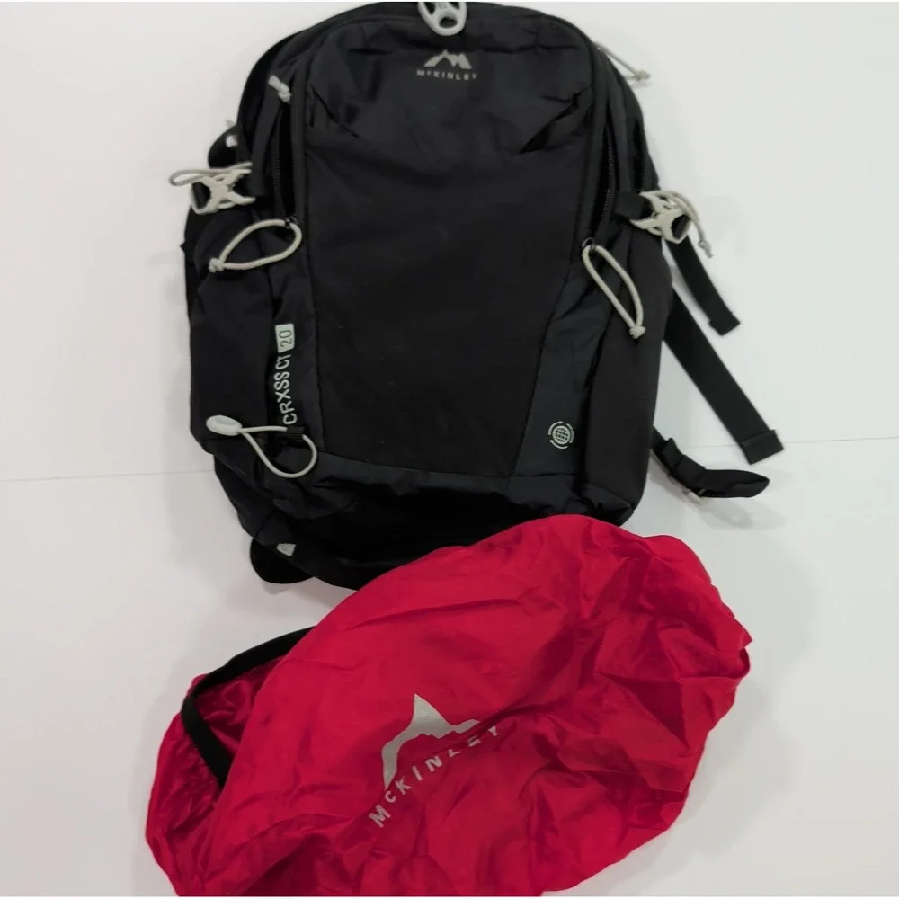McKinley Cross CT 20 Daypack - 20L Hiking & Travel Backpack - Black